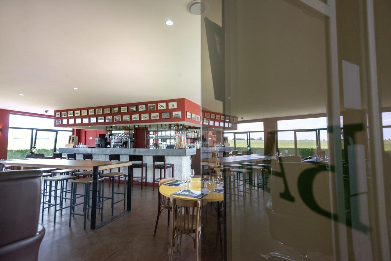 Logis Hotel & Restaurant De L'Aerodrome De La Baie De Somme Buigny-Saint-Maclou Dış mekan fotoğraf